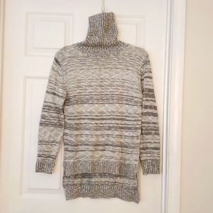 Never worn.Front 24"long. Back 30"long.